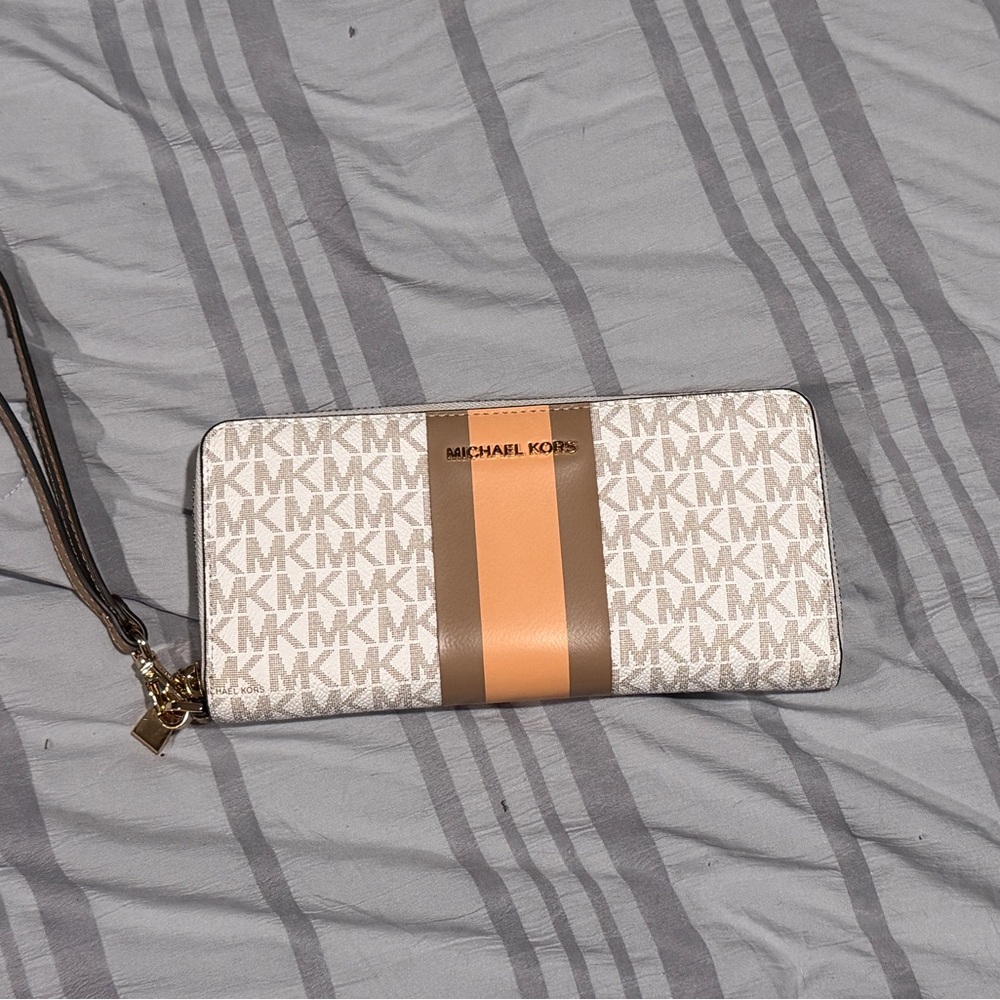 Michael Kors Tan Wallet - Picture 2 of 2